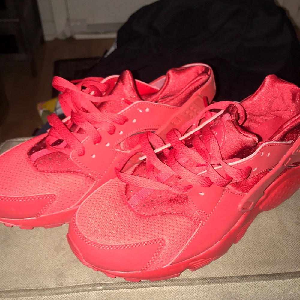 Red Nike Huraches